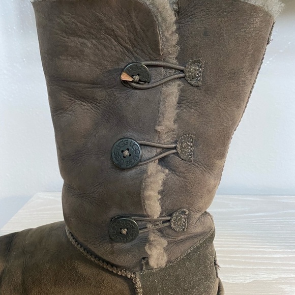 UGG Australia Bailey Button Triplet Tall Gray Suede Boots Size 7 - Picture 5 of 8